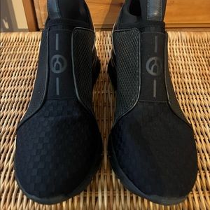 The wishbone collection women shoes